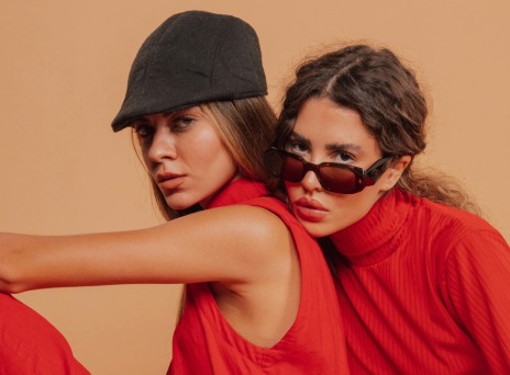 Καλοκαίρι ή φθινόπωρο: Έξι outfits για τη μεταβατική περίοδο