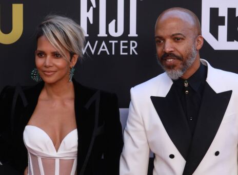 Η Χάλι Μπέρι εξέφρασε για ακόμα μία φορά το πόσο ερωτευμένη είναι με τον Βαν Χαντ 