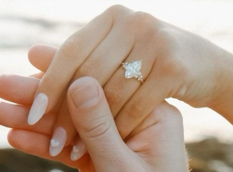 Bridal μανικιούρ: Οι πιο κομψές ιδέες για την πιο ξεχωριστή σας ημέρα