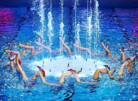 Το show συγχρονισμένης κολύμβησης του Christian Louboutin