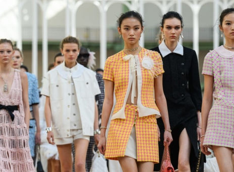 Chanel: Επίδειξη Άνοιξη-Καλοκαίρι 2025 
