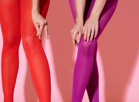 Ιδιαίτερα χρώματα και μοτίβα καλσόν: Τα σχέδια που ξεχωρίσαμε στην αγορά