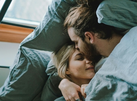 Η συνήθεια που θέτει σε κίνδυνο τις μακροχρόνιες σχέσεις 