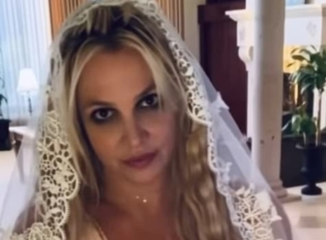 Η Μπρίτνει...νύφη 