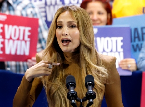 Τζένιφερ Λόπεζ και Κάμαλα Χάρις 