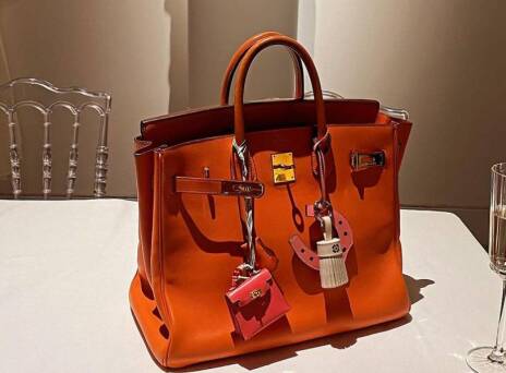 Φορτώστε τις τσάντες σας με ό,τι στολίδια βρείτε