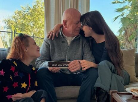 Ο Μπρους Γουίλις γιόρτασε με τις κόρες του το Thanksgiving