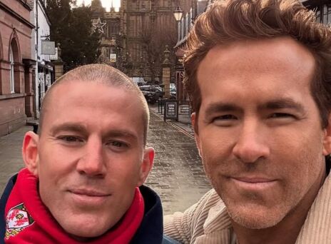 Η γενναιόδωρη κίνηση του Ράιαν Ρέινολντς στην Ουαλία, καθώς η ομάδα του συνεχίζει την πορεία προς την κορυφή - Το κέρασμα σε θαμώνες παμπ