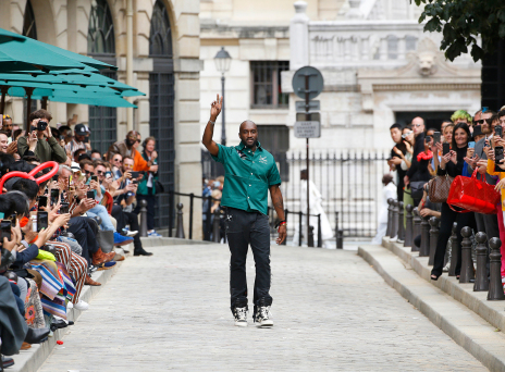 Ο σχεδιαστής Virgil Abloh στο Παρίσι στη διάρκεια ενός show για τον Louis Vuitton το 2019 © Estrop/Getty Images
