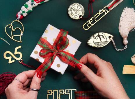 H Σταυριέλενα Δηµητρακοπούλου σχεδιάζει τα γούρια του 2025