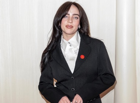 Μπίλλι Άιλις: Η ρουτίνα ομορφιάς της και το κόλπο για τέλειο eyeliner 