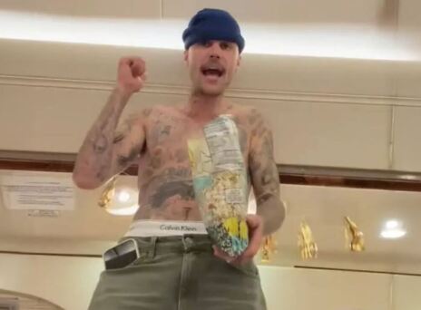 O Τζάστιν Μπίμπερ ραπάρει «είμαι φτιαγμένος» μετά τις φήμες ότι παίρνει ναρκωτικά - Viral για τους λάθος λόγους ο γνωστός τραγουδιστής