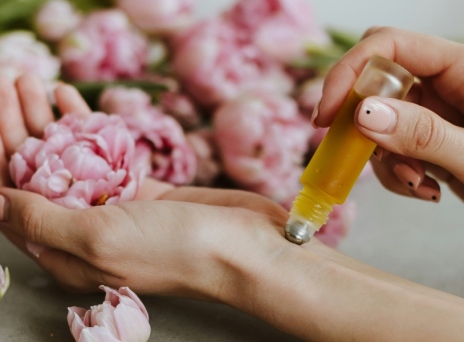 10 αρώματα που μυρίζουν υπέροχα όλη μέρα