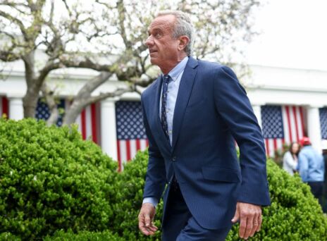 Ο Kένεντι Τζούνιορ χαρακτηρίζει διεφθαρμένο το Lancet και «ζυγίζει» απαγόρευση επιστημονικών δημοσιεύσεων