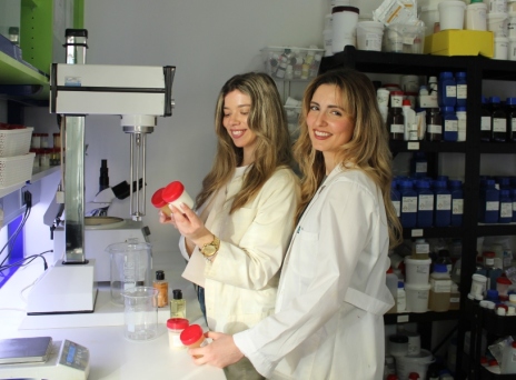 Δημιουργούν υγρά καλλυντικά χωρίς νερό