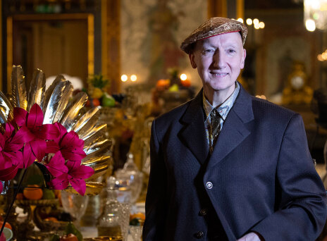 Στίβεν Τζόουνς: Ο πιο διάσημος σχεδιαστής καπέλων της υψηλής ραπτικής