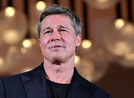 Ο Μπραντ Πιτ σπάει τη σιωπή του σχετικά με την οριστικοποίηση του διαζυγίου του με την Τζολί