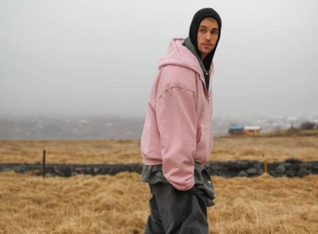 Ο Τζάστιν Μπίμπερ δείχνει να χάνει τον έλεγχο: Κάνει live στο Instagram καπνίζοντας μαριχουάνα