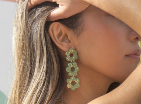 Λουλουδένια σκουλαρίκια: Τα σχέδια που ξεχωρίσαμε στην αγορά