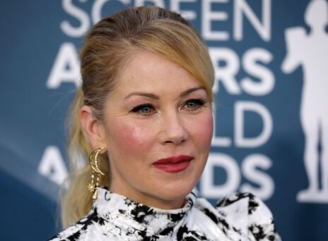 Η Κριστίνα Άπλγκεϊτ αποκαλύπτει ότι δεν βγαίνει πια από το σπίτι λόγω της σκλήρυνσης κατά πλάκας - Περιγράφει τον πόνο που βιώνει ως «ανυπόφορο και μόνιμο».