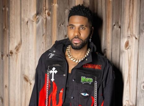 Στην Ίο βρίσκεται ο Τζέισον Ντερούλο - Δηλώνει μαγεμένος από τη θέα του Αιγαίου