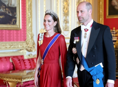 Η εντυπωσιακή εμφάνιση της Κέιτ Μίντλετον επισκιάστηκε από την επαναλαμβανόμενη υπόκλιση που, τελικά, υπήρχε λόγος που έγινε ξανά και ξανά 