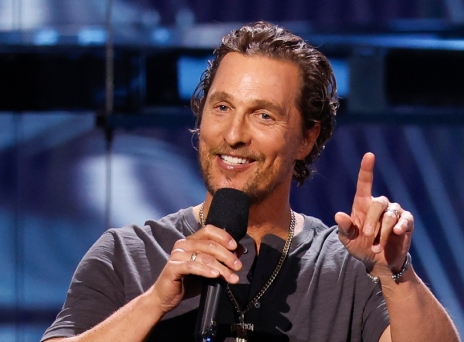 Στην Αντίπαρο ο Μάθιου ΜακΚόναχι - Η φωτογραφία με Έλληνα ηθοποιό