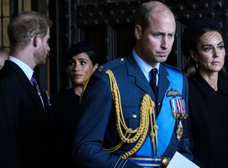 Όταν ο Ουίλιαμ έγινε ασπίδα της Κέιτ Μίντλετον για να κρατήσει μακριά της τη Μέγκαν Μαρκλ