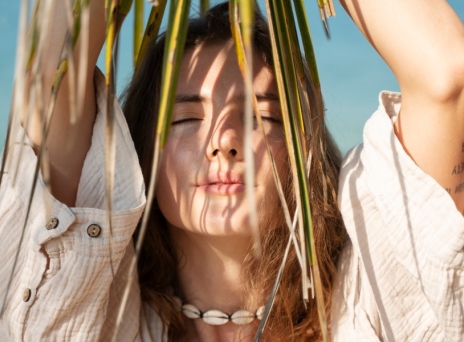 Beach Beauty: Οι 8 βασικοί κανόνες για υγιή επιδερμίδα στην παραλία