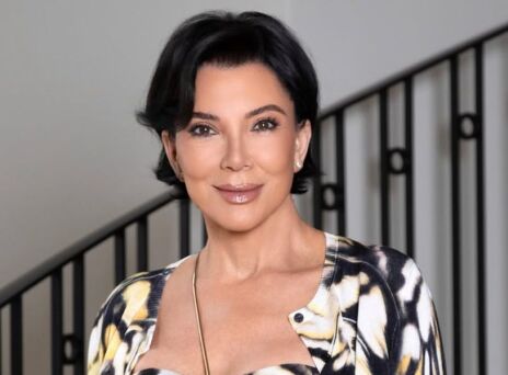 Η Κρις Τζένερ ανέβασε φωτό με πέδιλα και οι fans παρατήρησαν κάτι περίεργο στο αριστερό της πόδι - Το φημολογούμενο «έκτο δάχτυλο» των Καρντάσιαν επιστρέφει.