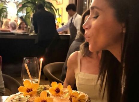 Η Μέγκαν Μαρκλ γιόρτασε τα 44 της με ιδιωτικό πάρτι, ευχαρίστησε τον πρίγκιπα Χάρι και παρουσίασε το νέο ροζέ κρασί του brand της As ever.