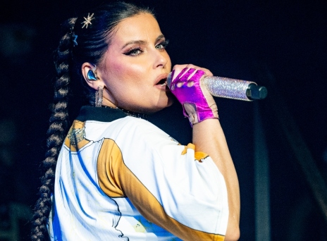 Η Νέλι Φουρτάντο σε μία ολόσωστη αντιμετώπιση του bodyshaming