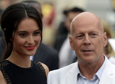 Μπρους Γουίλις: «Ο εγκέφαλος τον εγκαταλείπει και η γλώσσα του κουράζεται», λέει η σύζυγός του