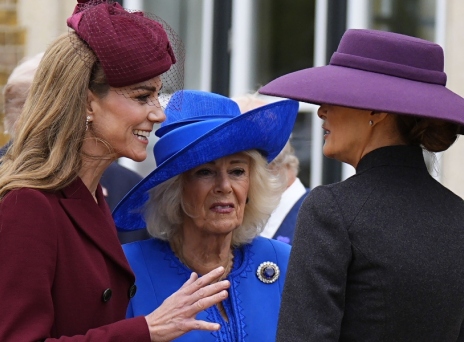 Η βασίλισσα Καμίλα διακόπτει τη συζήτηση της Κέιτ Μίντλετον με τη Μελάνια Τραμπ 