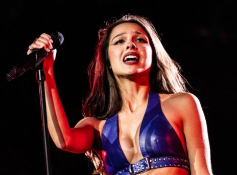 Η Ολίβια Ροντρίγκο στηρίζει τον Τζίμι Κίμελ - Καταδικάζει την «ωμή λογοκρισία» πίσω από την αιφνίδια διακοπή της εκπομπής του από το ABC.