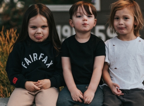 Γίνεται να είσαι φίλη με τα παιδιά σου; 