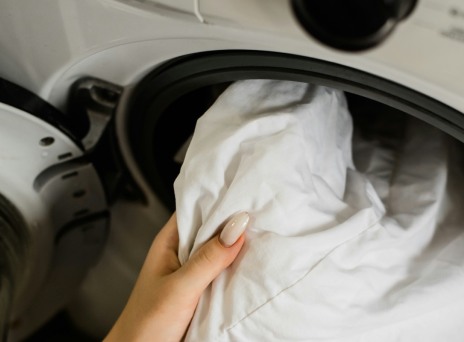 λευκή μπλούζα