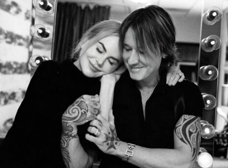 Ο Κιθ Έρμπαν αντιδρά χιουμοριστικά σε θαυμάστρια που ονομάζεται «Νικόλ», λίγο μετά το διαζύγιό του με την Νικόλ Κίντμαν.