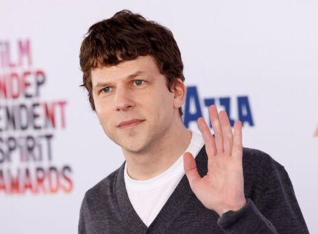 Ο Τζέσι Άιζενμπεργκ ανακοίνωσε ότι θα δωρίσει το νεφρό του σε άγνωστο άτομο - Ο σταρ του Social Network ανακοίνωσε ότι σε έξι εβδομάδες θα υποβληθεί σε επέμβαση