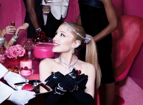 Η Αριάνα Γκράντε πρωταγωνιστεί στη νέα καμπάνια της Swarovski 