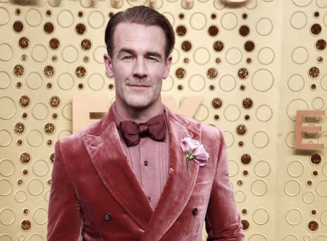 Ο ηθοποιός Τζέιμς Βαν Ντερ Μπικ πουλά αναμνηστικά από το Dawson’s Creek και άλλες δουλειές του για να χρηματοδοτήσει τη θεραπεία του καρκίνου του. 