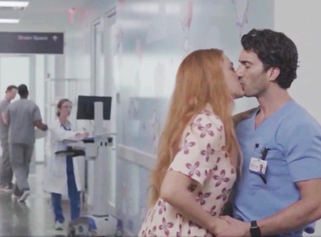 Στιγμιότυπο από την κομμένη σκηνή φιλιού του Μπαλντόνι με τη Λάιβλι 