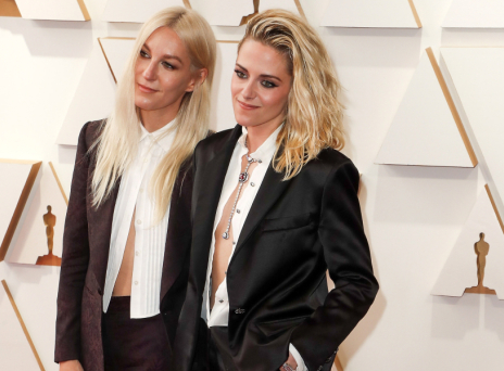 Η Κρίστεν Στιούαρτ μιλά για τον γάμο της με τη Ντίλαν Μέγιερ και αποκαλύπτει το βασικό χαρακτηριστικό που θεωρεί πιο ελκυστικό σε έναν σύντροφο.