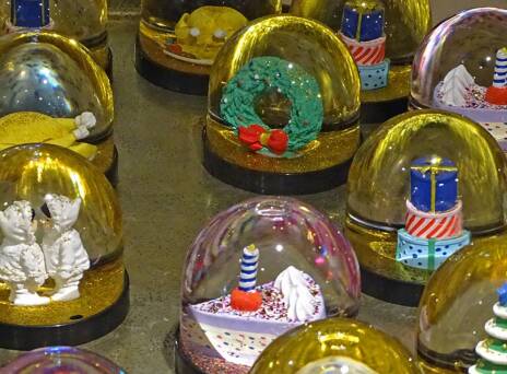 Οι γυάλινες χριστουγεννιάτικες μπάλες που ξεχωρίσαμε στην αγορά