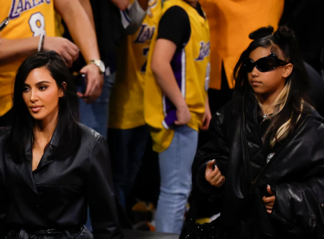 Αντιδράσεις για την Κιμ Καρντάσιαν για το επικίνδυνο piercing της 12χρονης κόρης της © CAROLINE BREHMAN