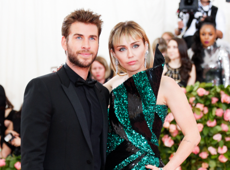 Η Μάιλι Σάιρους εξήγησε γιατί δεν αποχωρίζεται το φόρεμα που φόρεσε στο πρώτο ραντεβού με τον Λίαμ Χέμσγουορθ