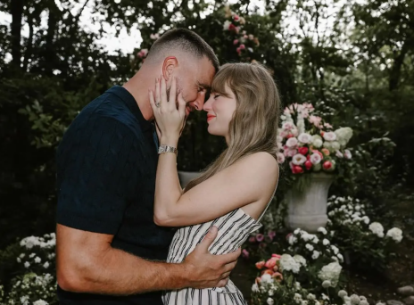 Η Τέιλορ Σουίφτ ξεκαθάρισε πως οι στιγμές της πρότασης γάμου του Κέλσι θα μείνουν «μυστικές»