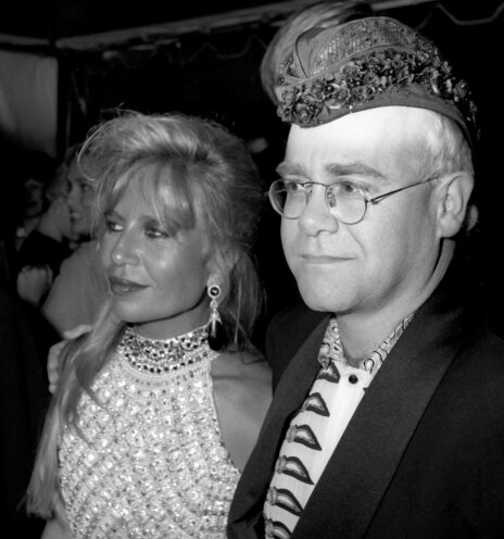 Με τον Elton John  τον Μάρτιο του 1990  στην Καλιφόρνια