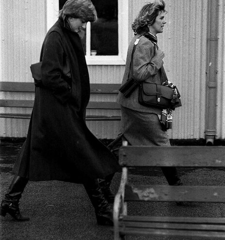 Η Καμίλα και η Νταϊάνα στον ιππόδρομο Ludlow (24 Οκτωβρίου 1980). Για την Νταϊάνα, η Καμίλα ήταν «Το Ροτβάιλερ»