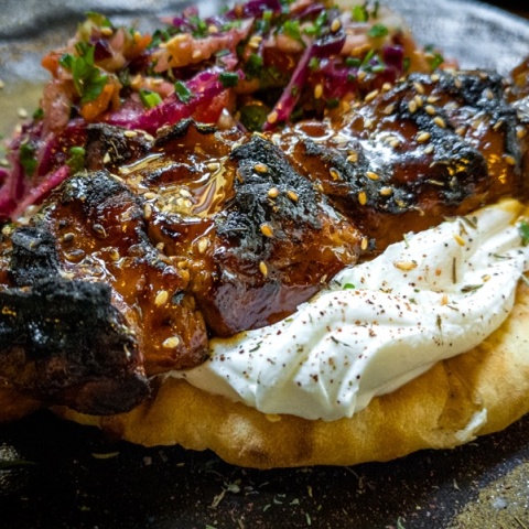 Poster: Δοκιμάσαμε τη νέα κουζίνα του εστιατορίου στον Φραγκομαχαλά, με σεφ τον Σωκράτη Μπεληγιάννη.